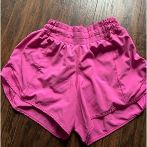 lululemon hotty hots 4" inseam, size 2 RARE color Ripened Rasberry EUC